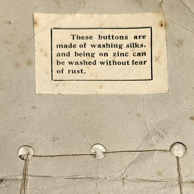 close up of back label